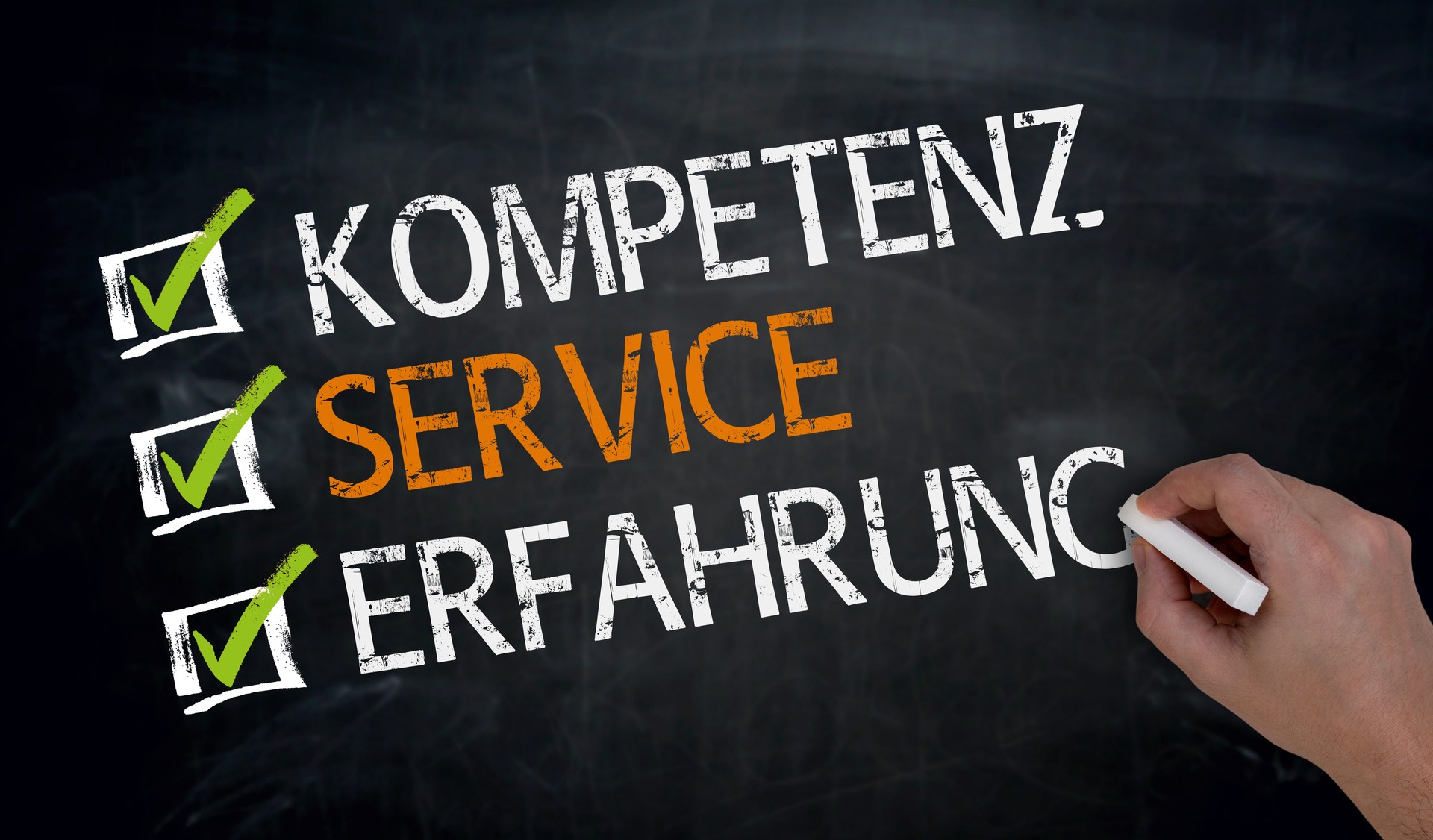 Kompetenz, Service, Erfahrung (in german Competence, service, experience) is written by hand on blackboard